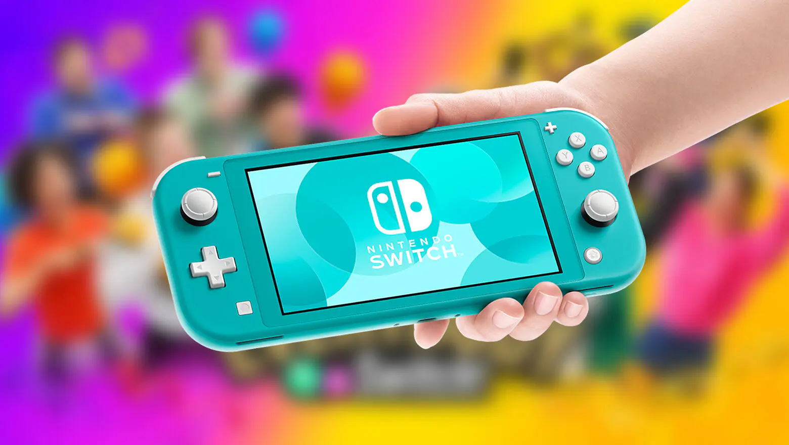 Una mano sujetando una Nintendo Switch Lite color turquesa