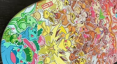 Imagen de Un artista crea una impresionante tabla de skate que incluye a los 150 Pokémon originales