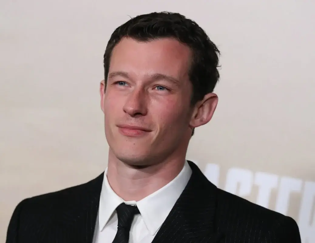 Callum Turner serie neuromancer