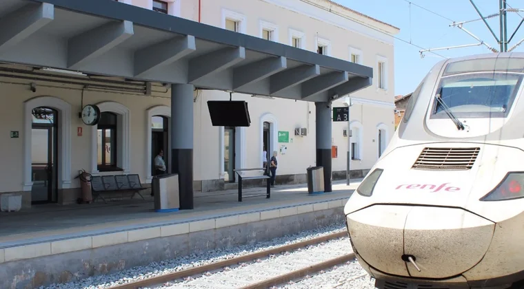 Imagen de ¿Tu tren llegó tarde? Así funciona el compromiso de puntualidad de Renfe: condiciones, plazos y devoluciones