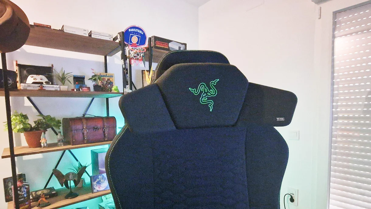 Imagen de un Razer Clio montado en la silla