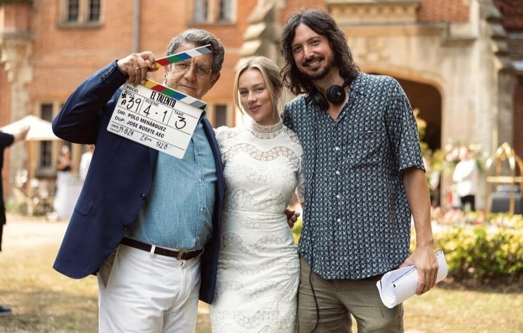 El director Polo Menárguez de El Talento con los actores Ester Expósito y Pedro Casablanc