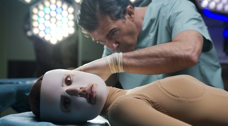 Imagen de La piel que habito: cuando Almodóvar fue recibido con fascinación y estupor