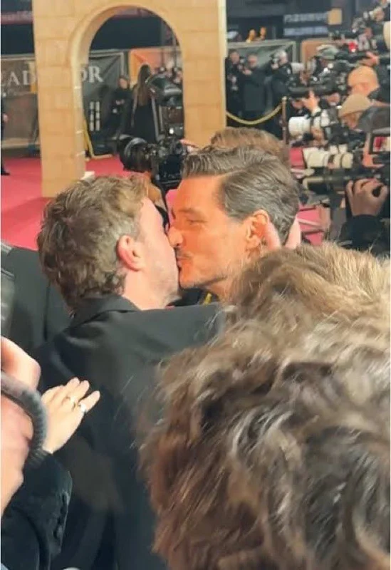 pedro pascal compañero 