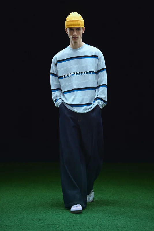 Pull & Bear y PlayStation se unen: la colección de ropa que todo fan de la compañía debería de tener