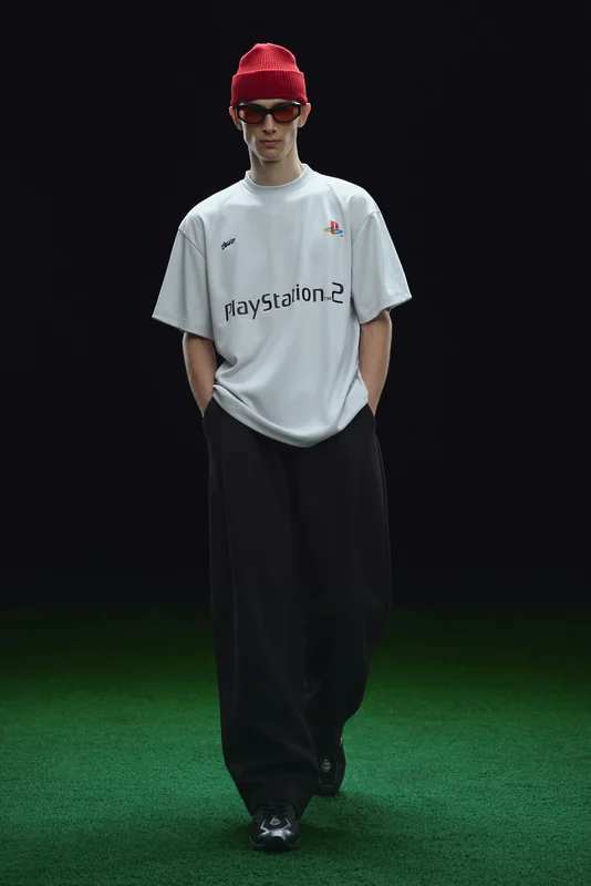 Pull & Bear y PlayStation se unen: la colección de ropa que todo fan de la compañía debería de tener