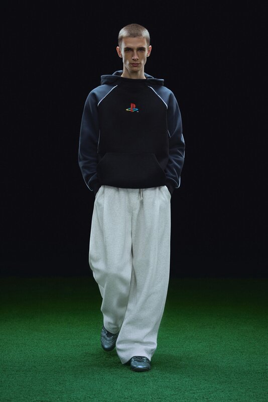 Pull & Bear y PlayStation se unen: la colección de ropa que todo fan de la compañía debería de tener