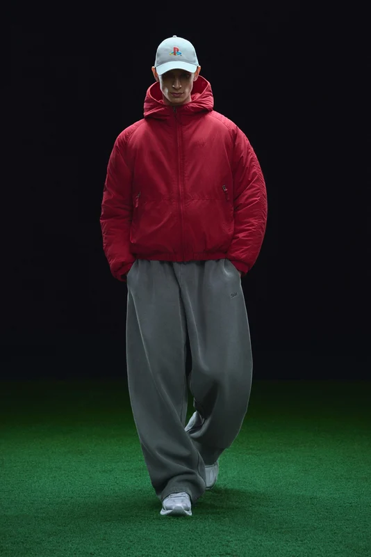 Pull & Bear y PlayStation se unen: la colección de ropa que todo fan de la compañía debería de tener