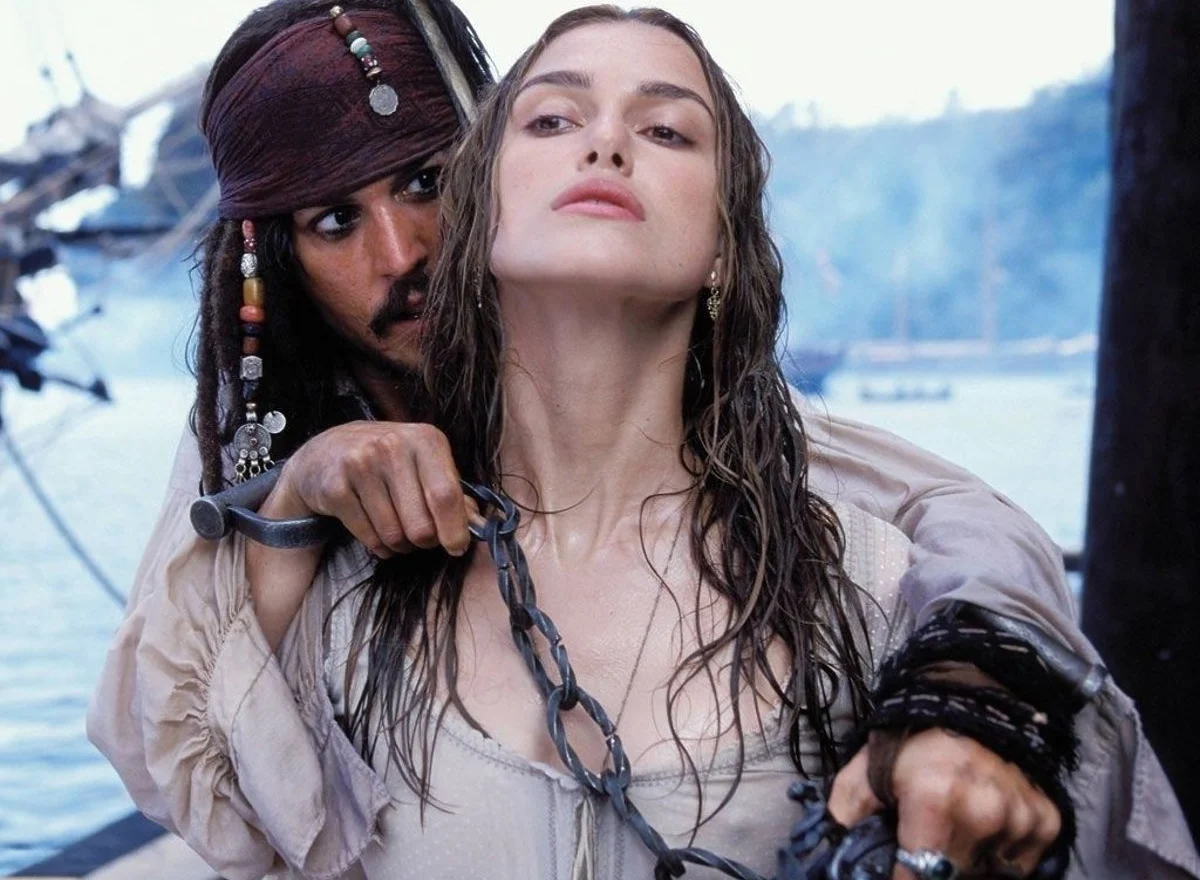 Keira Knightley y Johnny Depp en Piratas del Caribe