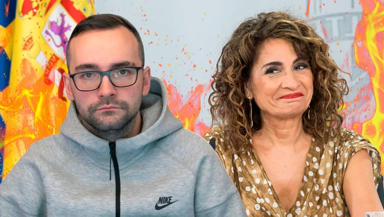 Una imagen con Xokas serio y María Jesús Montero sonriendo