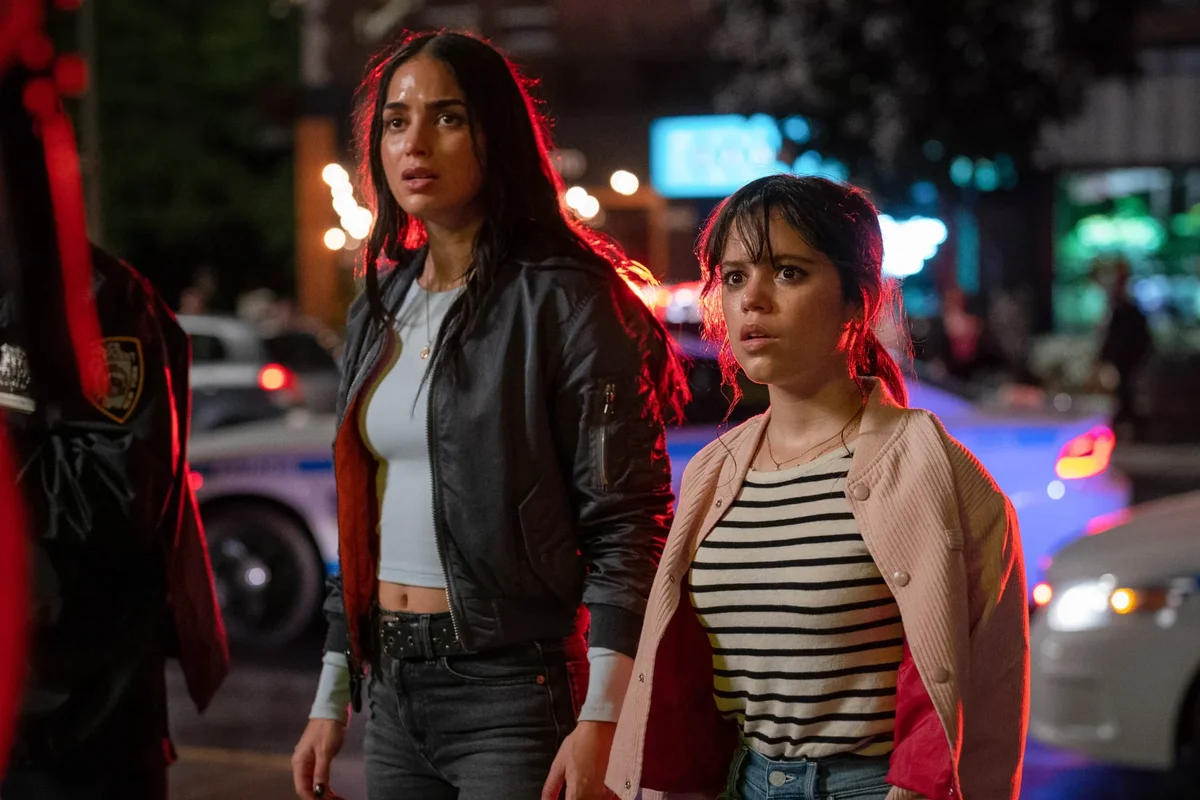 Melissa Barrera y Jenna Ortega en una escena de Scream 6